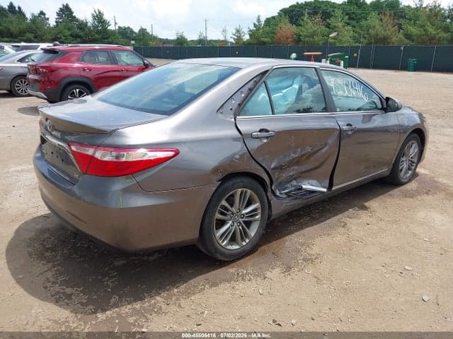 2017 TOYOTA CAMRY SE 4