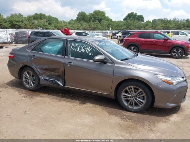 2017 TOYOTA CAMRY SE 6