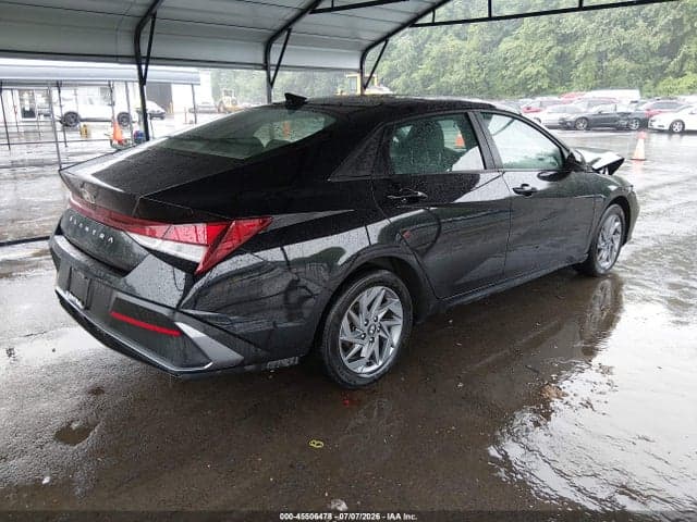 2024 HYUNDAI ELANTRA SEL 4