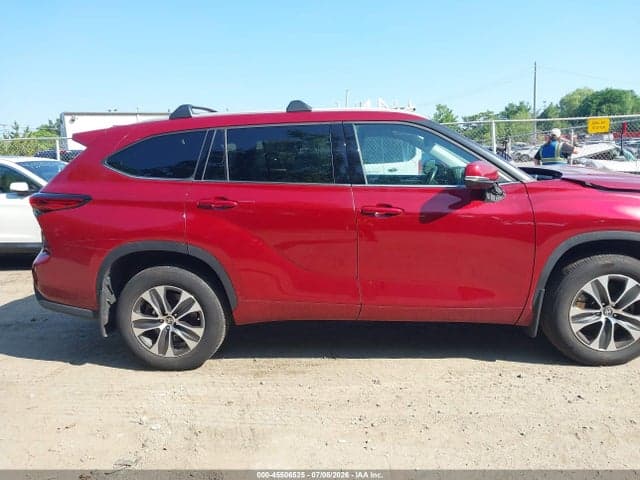 2022 TOYOTA HIGHLANDER XLE 13