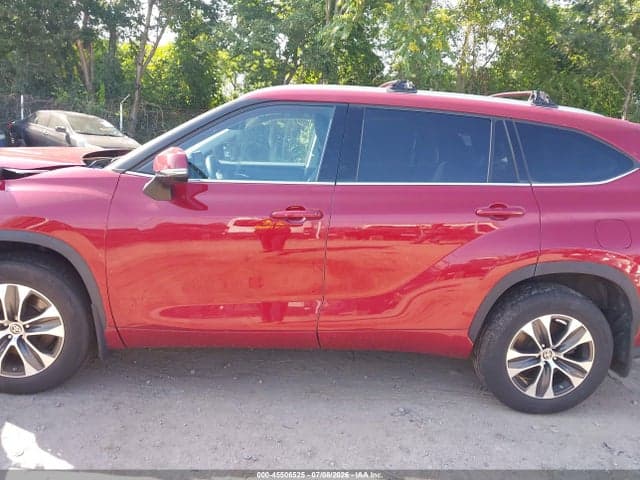 2022 TOYOTA HIGHLANDER XLE 14