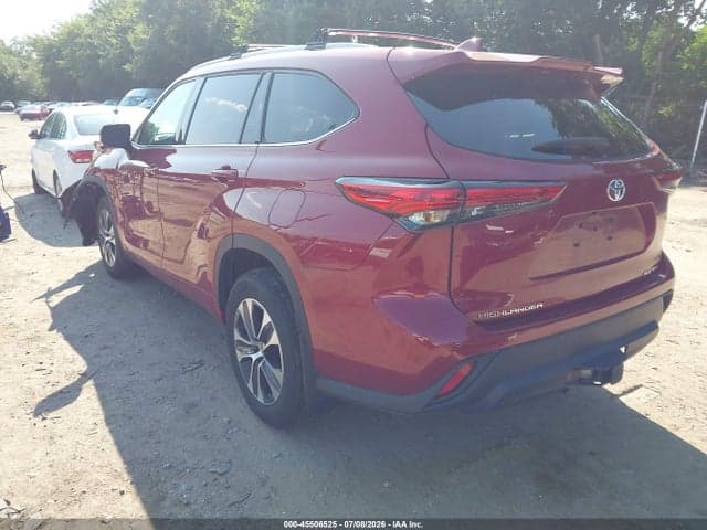 2022 TOYOTA HIGHLANDER XLE 3
