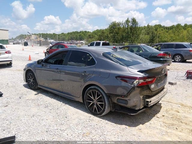 2021 TOYOTA CAMRY SE 3