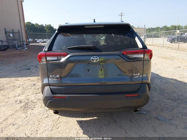 2019 TOYOTA RAV4 XLE 16
