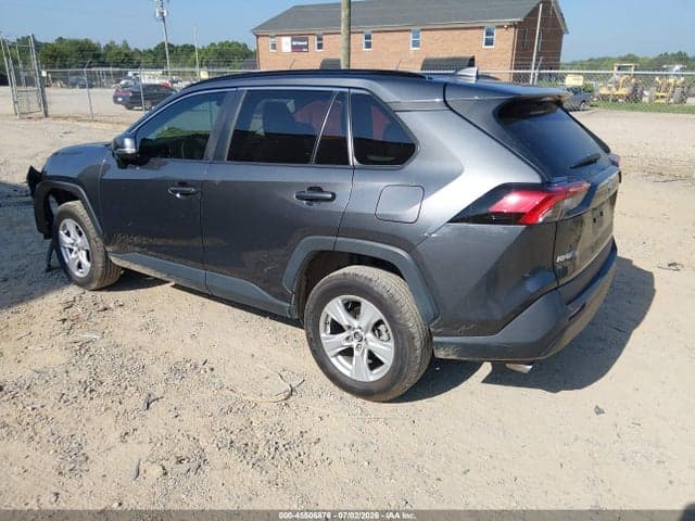 2019 TOYOTA RAV4 XLE 3