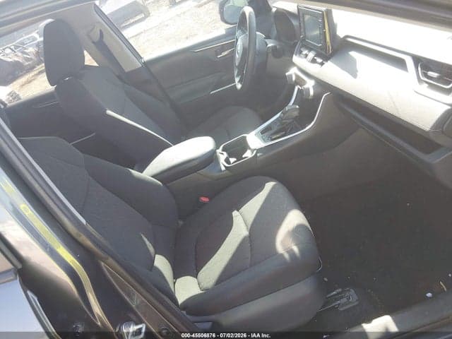2019 TOYOTA RAV4 XLE 5