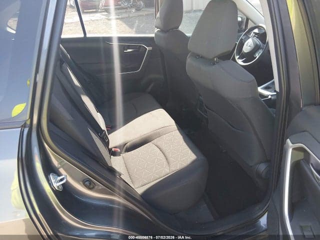 2019 TOYOTA RAV4 XLE 8