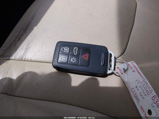 2017 VOLVO XC60 T5 INSCRIPTION 11