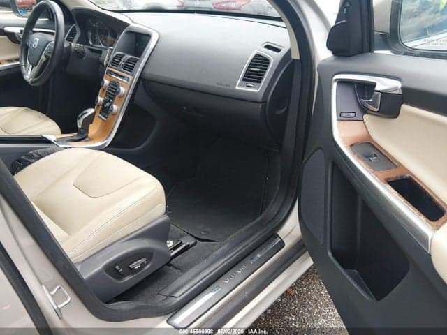 2017 VOLVO XC60 T5 INSCRIPTION 5