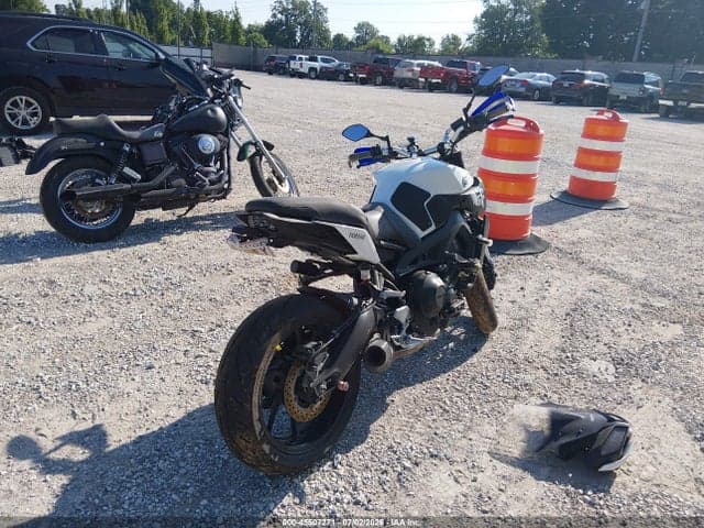 2017 YAMAHA FZ09 4