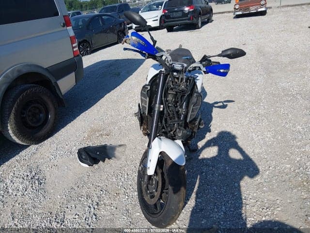 2017 YAMAHA FZ09 5