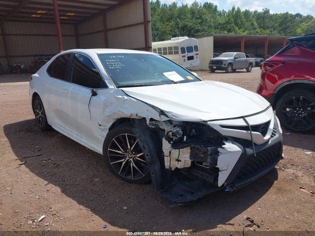 2020 TOYOTA CAMRY SE 1
