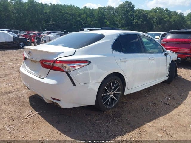 2020 TOYOTA CAMRY SE 4