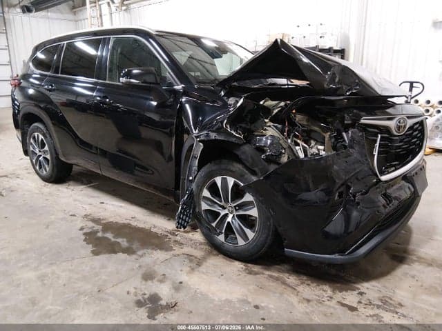 2022 TOYOTA HIGHLANDER XLE - 1