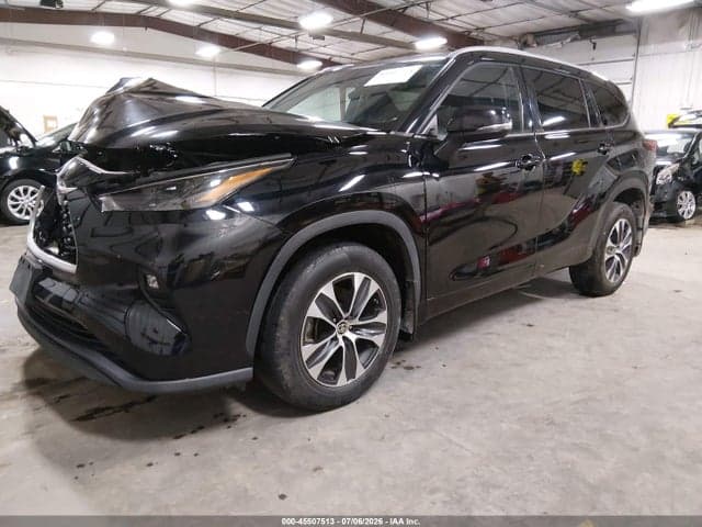 2022 TOYOTA HIGHLANDER XLE 2