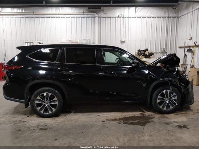 2022 TOYOTA HIGHLANDER XLE 13