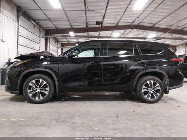 2022 TOYOTA HIGHLANDER XLE 14