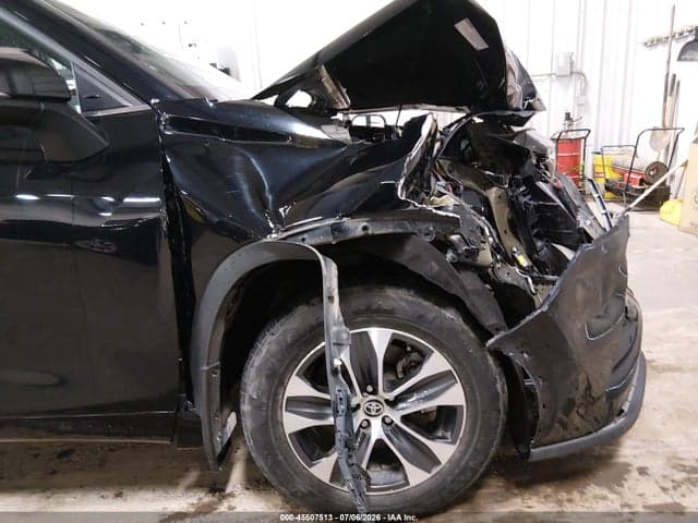 2022 TOYOTA HIGHLANDER XLE 19