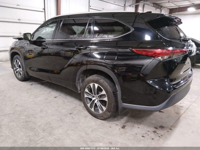 2022 TOYOTA HIGHLANDER XLE 3