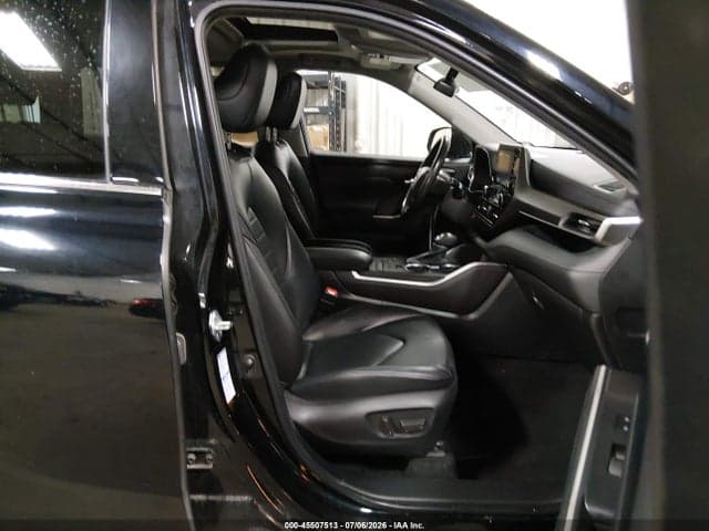 2022 TOYOTA HIGHLANDER XLE 5