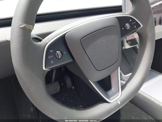 2026 TESLA MODEL Y 21