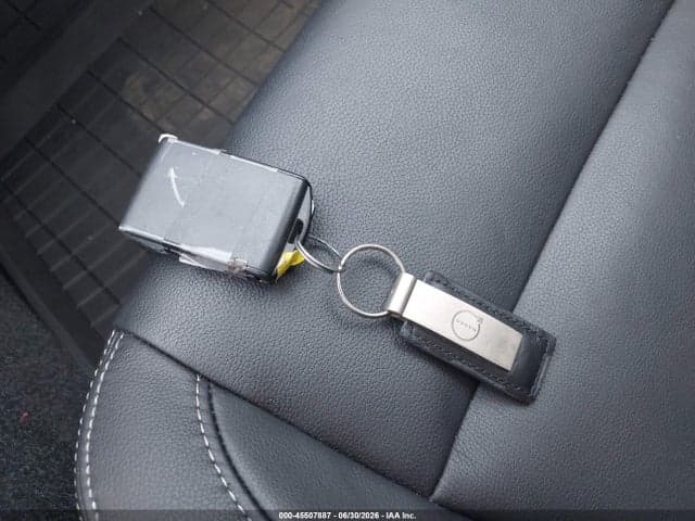 2025 VOLVO XC40 B5 CORE BRIGHT THEME 11