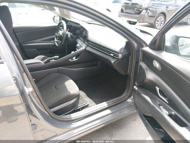 2024 HYUNDAI ELANTRA SEL 5