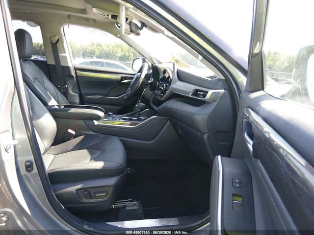 2025 TOYOTA HIGHLANDER PLATINUM 5