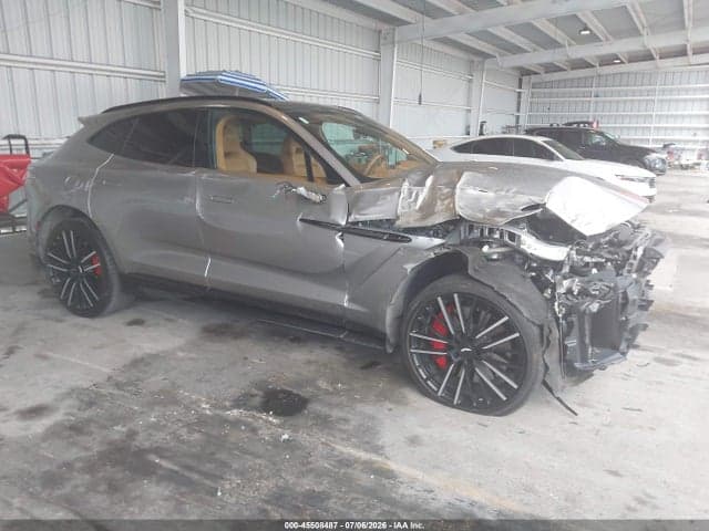 2023 ASTON MARTIN DBX 707