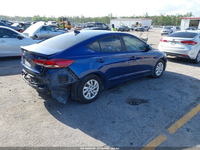 2018 HYUNDAI ELANTRA SE 4