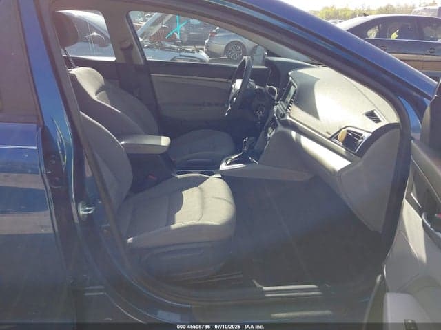 2018 HYUNDAI ELANTRA SE 5