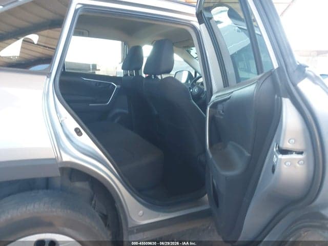 2019 TOYOTA RAV4 LE 8