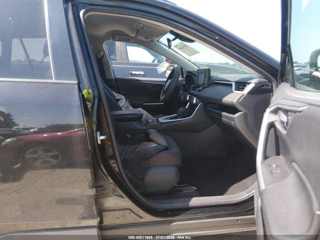 2019 TOYOTA RAV4 LE 5