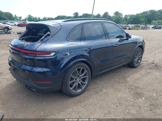 2024 PORSCHE CAYENNE 4