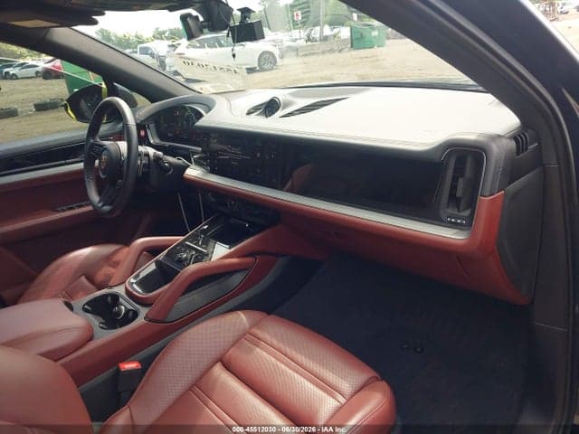 2024 PORSCHE CAYENNE 5