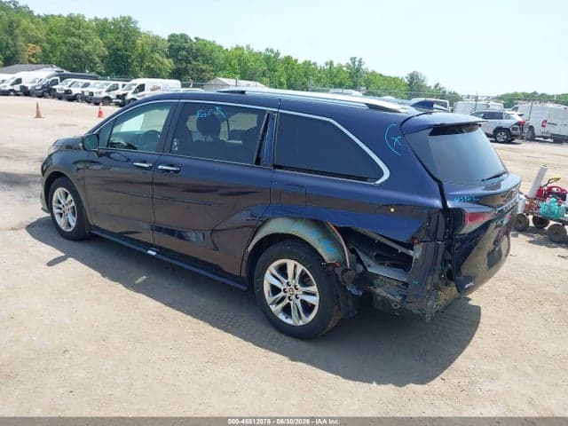 2023 TOYOTA SIENNA LIMITED 3