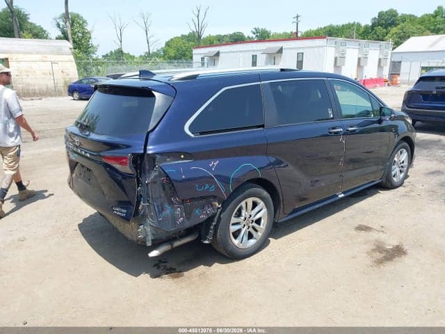 2023 TOYOTA SIENNA LIMITED 4