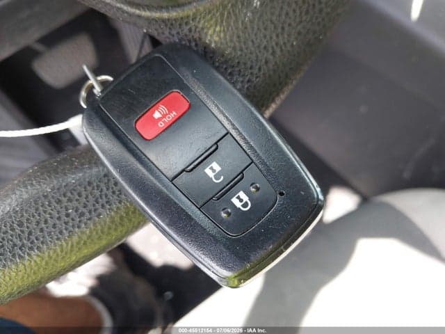 2020 TOYOTA RAV4 XLE 11