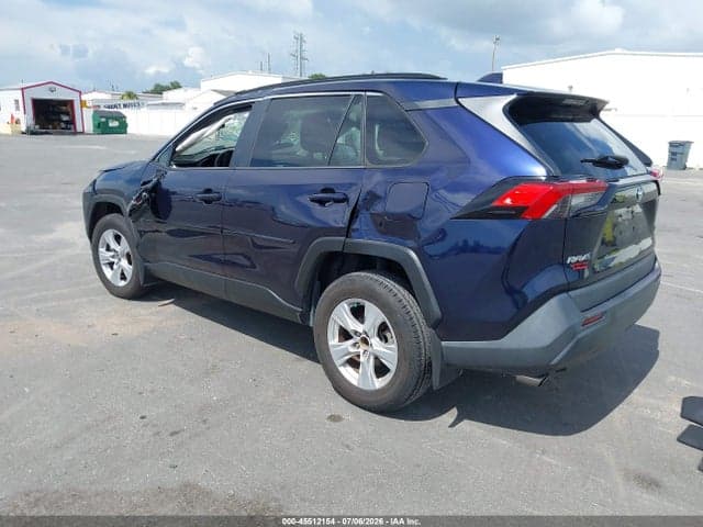 2020 TOYOTA RAV4 XLE 3