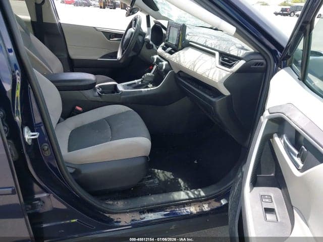 2020 TOYOTA RAV4 XLE 5