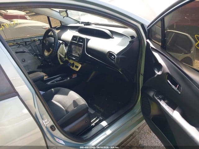 2017 TOYOTA PRIUS THREE 5