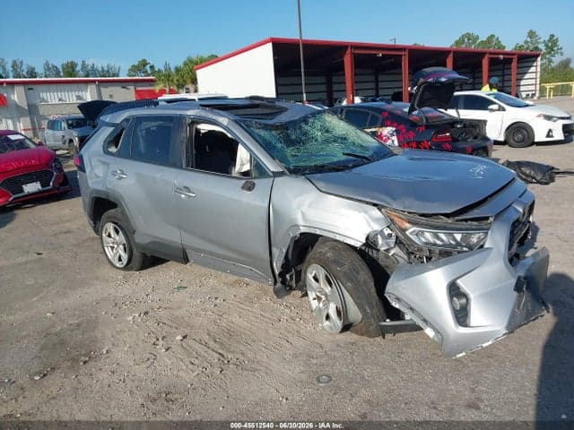 2020 TOYOTA RAV4 XLE 1