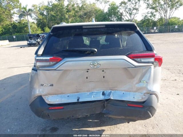 2020 TOYOTA RAV4 XLE 6