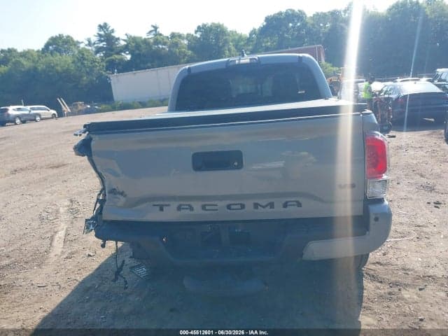 2018 TOYOTA TACOMA LIMITED 16