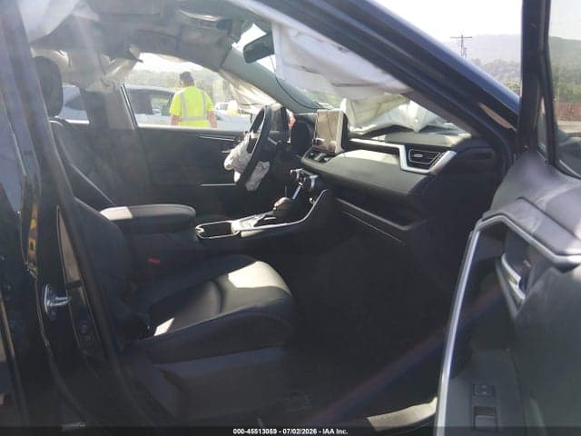 2025 TOYOTA RAV4 HYBRID XLE PREMIUM 5