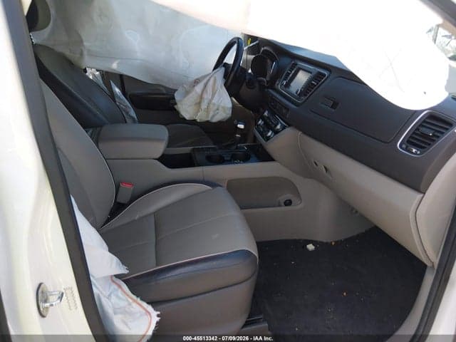 2017 KIA SEDONA LX 5
