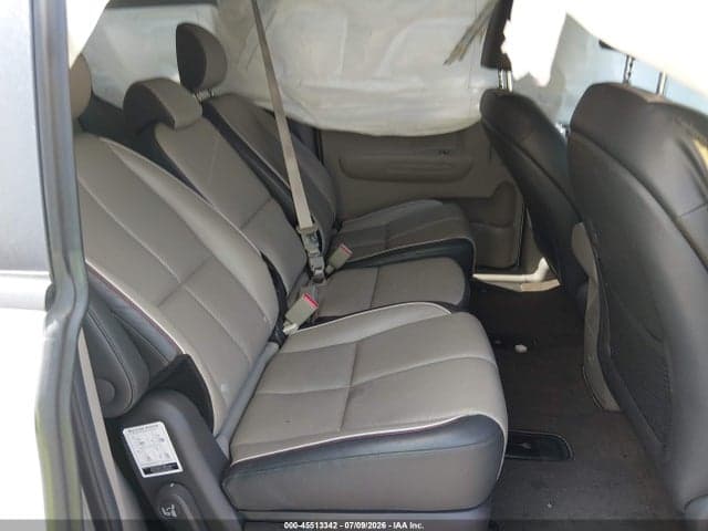 2017 KIA SEDONA LX 8