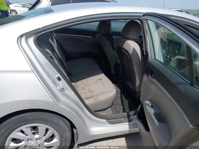 2019 HYUNDAI ELANTRA SE 8