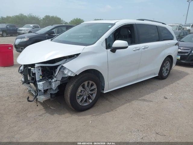 2026 TOYOTA SIENNA XLE 2
