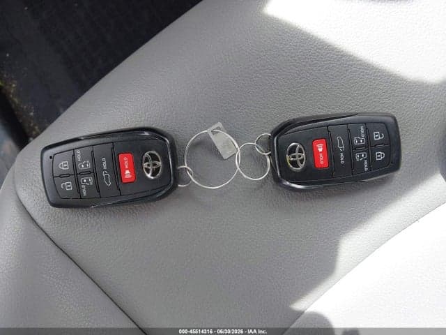 2026 TOYOTA SIENNA XLE 11